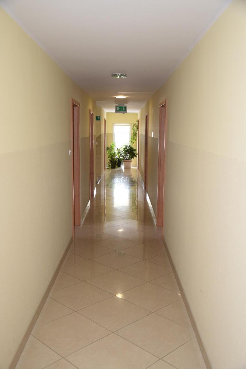 Inter-Bar-Motel Nowe Marzy エクステリア 写真